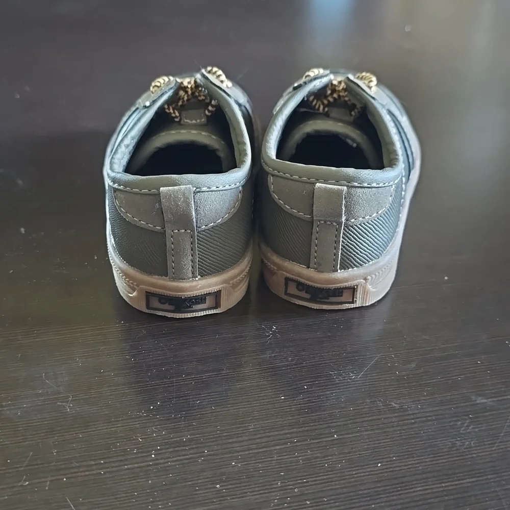 NWOT OshKosh Bgosh‎ Boys Casual Slip On Size 7M